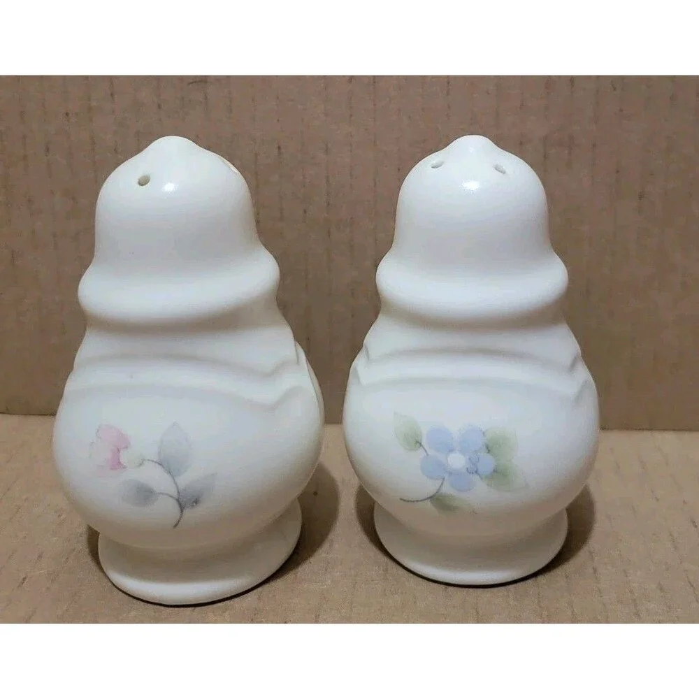 Set of Vintage Pfaltzgraff Tea Rose Pink and Blue Salt and Pepper Shakers